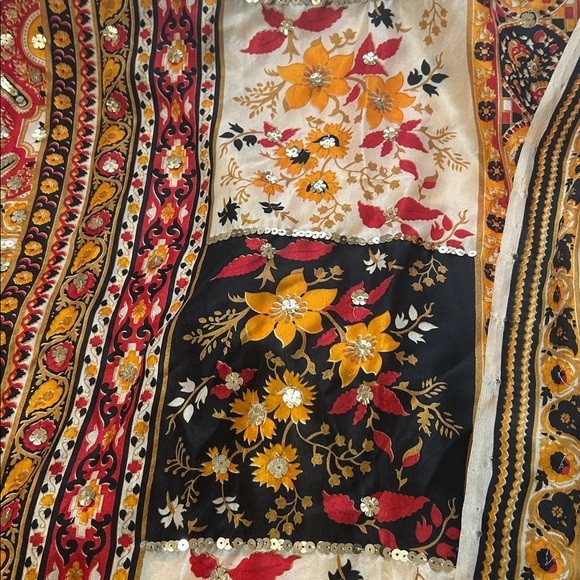 Duppatta stole silk red black Floral Multicolor printed gold sequins. Full size - Picture 6 of 9